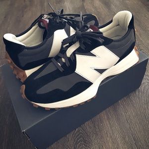 New Balance 327 Women’s Sz8